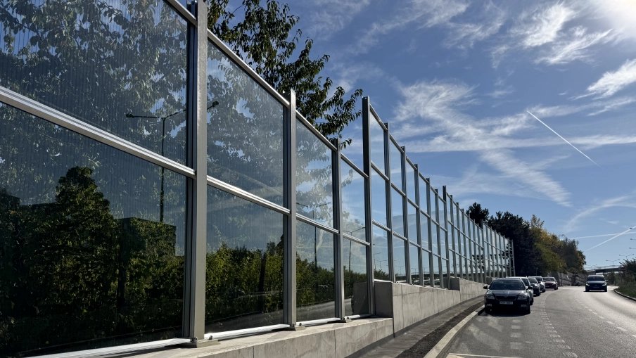 Černý Most mění protihlukové stěny. Nové konstrukce mají vydržet zhruba 40 let