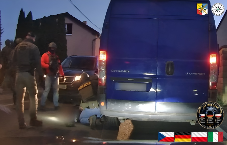 Středočeští kriminalisté pomohli rozkrýt mezinárodní gang zlodějů aut. Škoda přesáhla 37 milionů korun