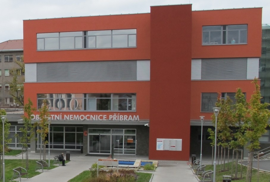 Nemocnice Příbram rozšířila léčbu endometriózy o robotické operace a získala certifikaci EuroEndoCert