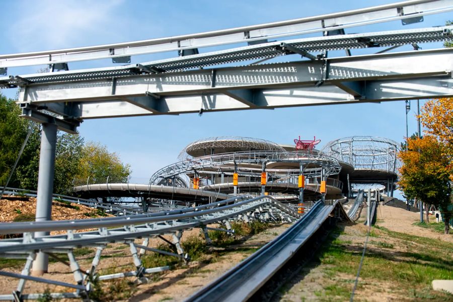 Bobovka na Proseku má druhou dráhu Alpine Coaster 2.0. Kapacita vzrostla na 400 lidí za hodinu