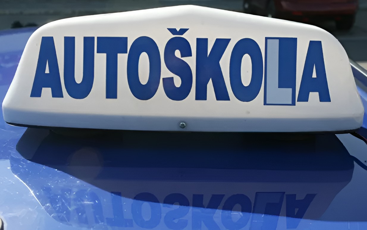 Pražští žáci autoškol čekají na závěrečné zkoušky i několik měsíců. Magistrátu chybí šest komisařů