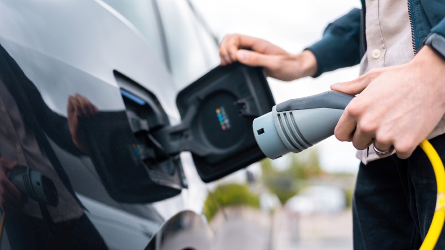 Ve Středočeském kraji je už 11,5 tisíce elektromobilů. Kraj chystá také nové elektrobusy