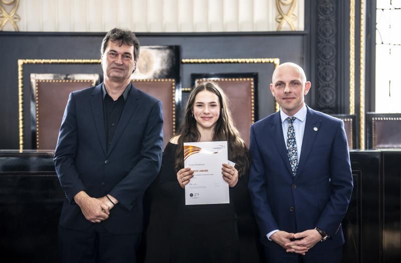 obrázek: Absolventi programu Mezinárodní ceny vévody z Edinburghu byli oceněni na Staroměstské radnici