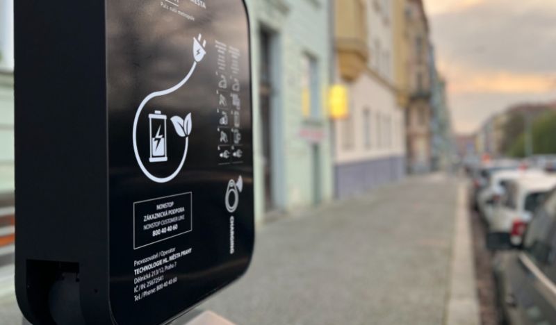 obrázek: Hlavní město pokračuje v budování nabíječek pro elektromobily z lamp veřejného osvětlení
