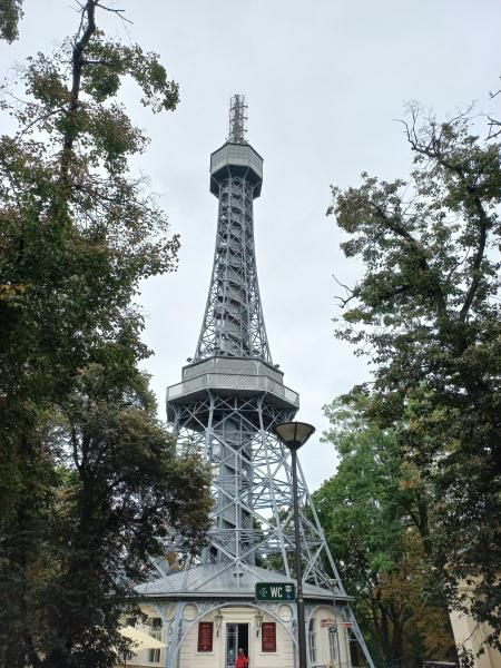 obrázek: Hlavní město v rámci solidarity s Ukrajinou rozsvítí petřínskou věž do modré a žluté barvy