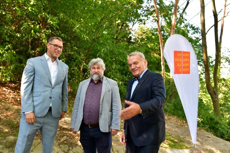 obrázek: Hostivařská přehrada má nový bezpečnostní přeliv, vydrží desetitisíciletou vodu