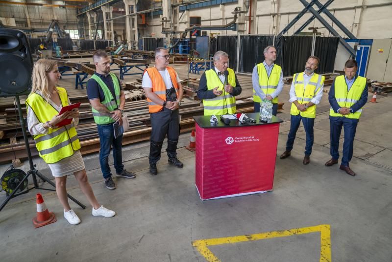 obrázek: Největší fotovoltaická elektrárna v Praze spouští provoz, pokryje roční spotřebu Pražské strojírny