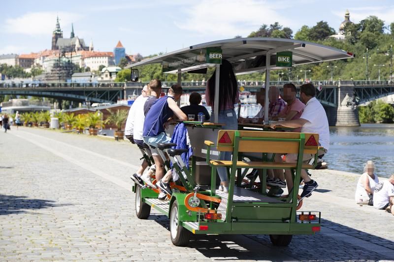 obrázek: Nejvyšší správní soud potvrdil zákaz tzv. pivních kol v ulicích metropole
