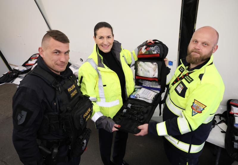 obrázek: Praha darovala Policii ČR speciální zdravotnické batohy s vybavením za bezmála 300 tisíc korun