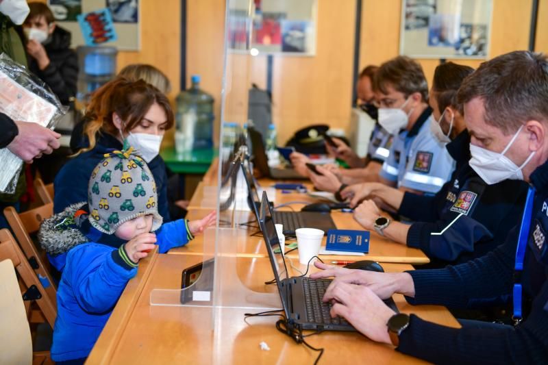 obrázek: Praha otevřela Asistenční centrum pomoci Ukrajině na Mariánském náměstí. K dispozici bude všem lidem prchajícím před válkou