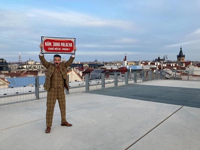 obrázek: Praha podpořila film s Keanu Reevesem i dokument o fotografce Jarcovjákové