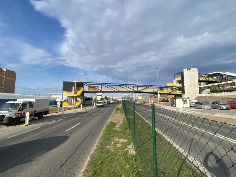 obrázek: Praha slavnostně otevřela novou lávku na Rajské zahradě, která lidem výrazně usnadní přestup z vlaku na metro i průchod oblastí