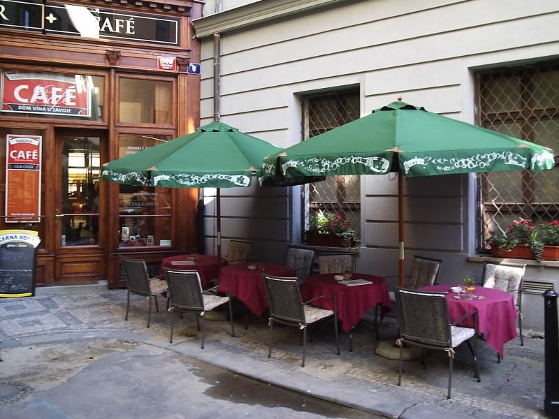 obrázek: Praha umožní podnikatelům mít do konce července restaurační předzahrádky zdarma. Ve zbytku roku zaplatí za nájem sníženou sazbu