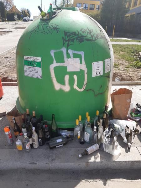 obrázek: Praha zvyšuje kontrolu nad svozem odpadu a úklidem separačních stanovišť. Růst online nakupování tak nebude mít dopad na pořádek v ulicích města