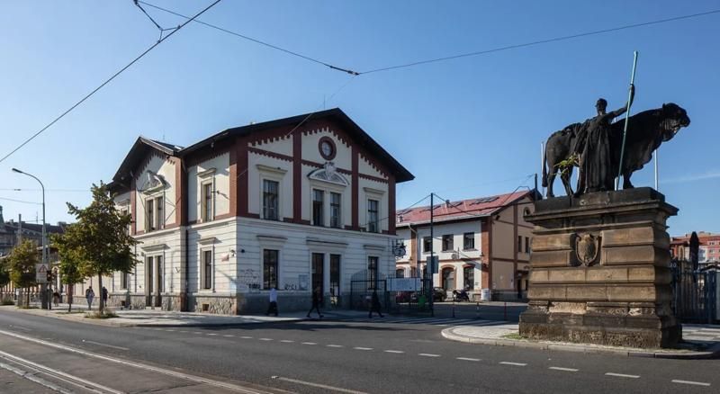 obrázek: Pražská tržnice ožívá kulturou. Láká na auto-koncerty, módní přehlídky nebo interaktivní divadelní představení