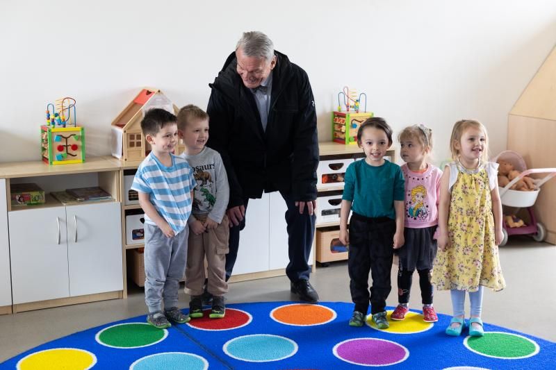Pražský primátor navštívil v Dolních Měcholupech novou služebnu strážníků i komunitní centrum