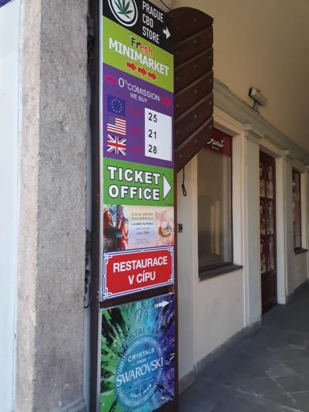 obrázek: Pražští radní schválili další kroky k odstraňování vizuálního smogu, zmizí 11 billboardů