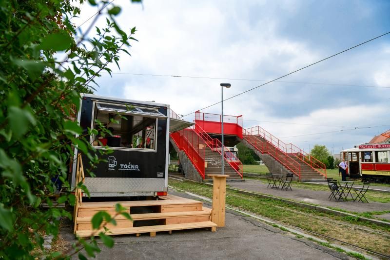 obrázek: Tramvajová smyčka Dlabačov ožívá, kolemjdoucím i cestujícím nabídne kulturu či občerstvení