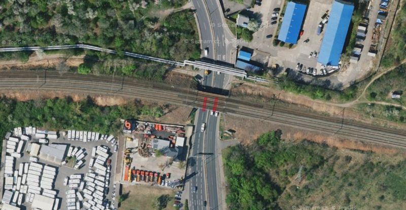 obrázek: V Kbelské ulici bude omezena doprava kvůli rekonstrukci železničního mostu