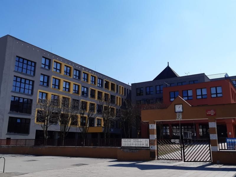 obrázek: V Praze se postupně otevírají školská zařízení. Hlavní město je nad rámec požadavků zásobí osobními ochrannými prostředky