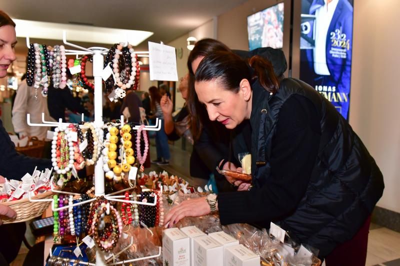 obrázek: Vánoční jarmark opět nabízí originální produkty od studentů i z chráněných dílen