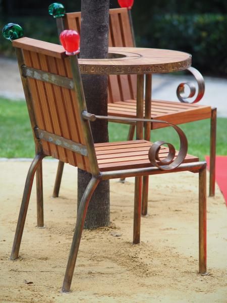 obrázek: Zástupci Prahy a Bruselu slavnostně odhalí Lavičku Václava Havla u budovy Evropského parlamentu