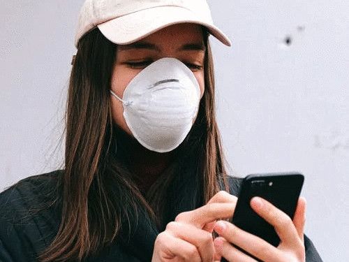 obrázek: Použité respirátory a samotestovací sady patří do černé popelnice, ale zabezpečené