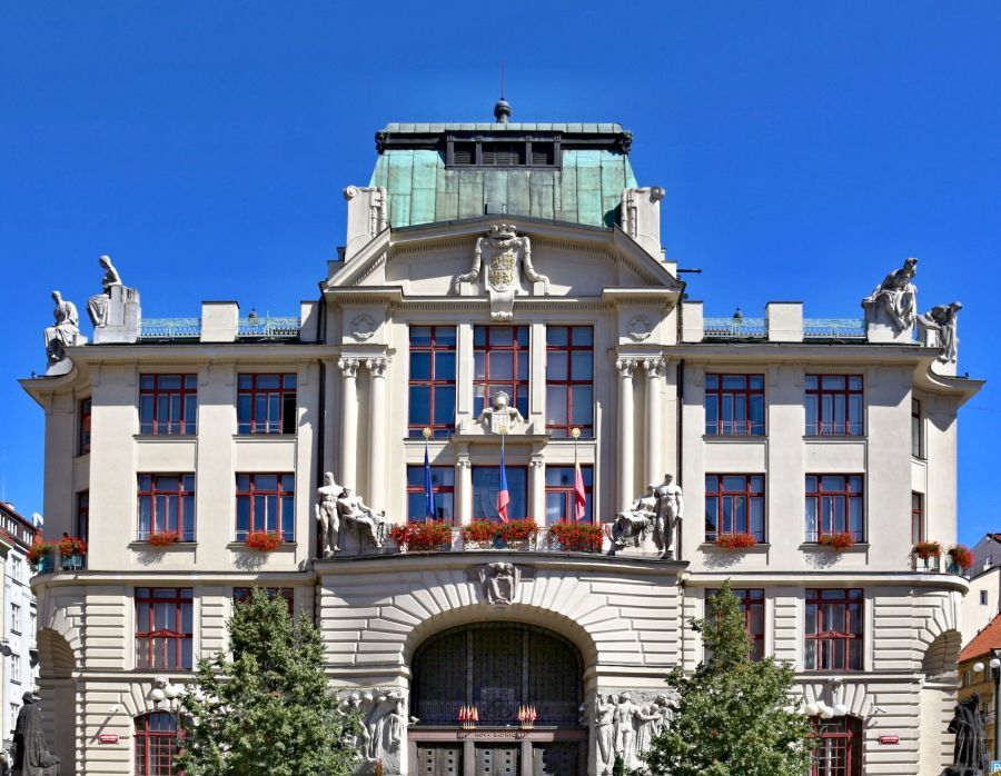 Kandidátky do pražského zastupitelstva omládly. Strany nominují více žen i lidí pod 30 let