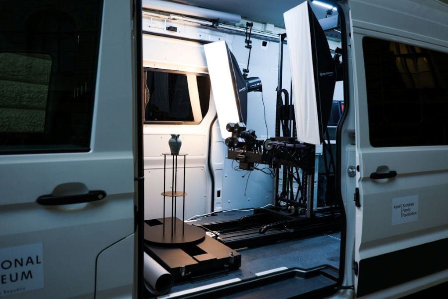 Mobilní digitalizační stanice Archa III vyráží z Prahy na Ukrajinu