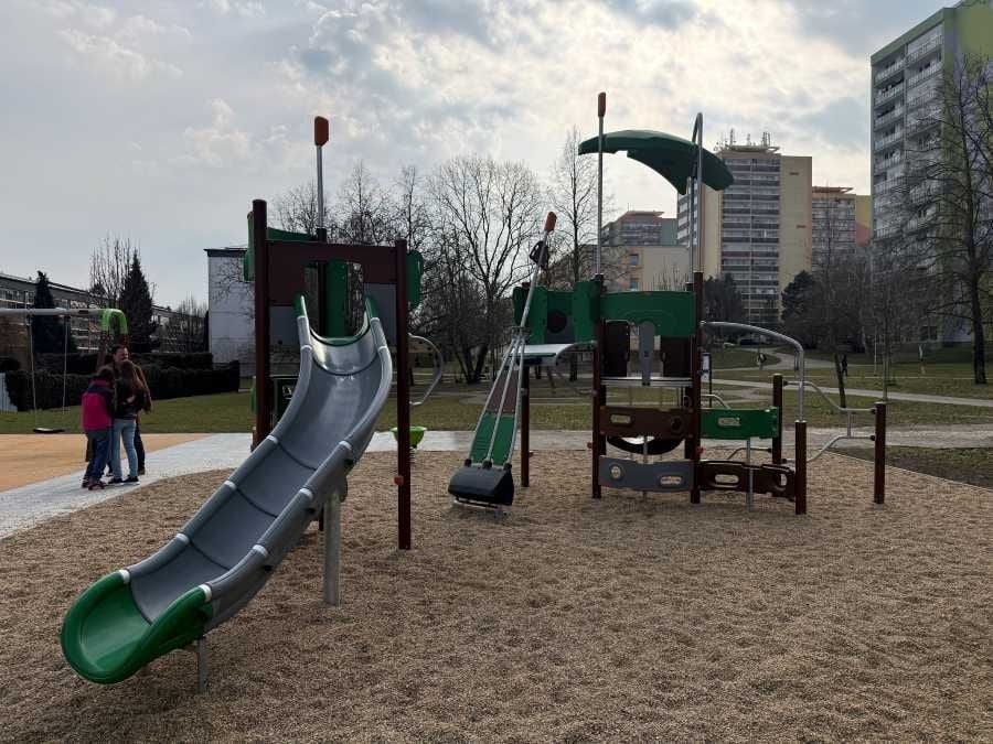 Neratovice otevřely nové dětské hřiště za šest milionů