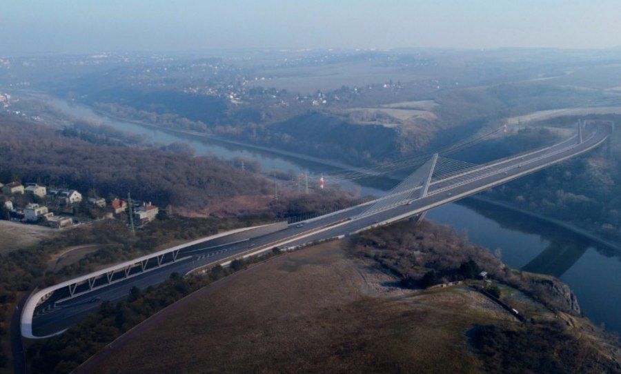 Nový 606 metrů dlouhý most u Suchdola bude součástí Pražského okruhu, nabídne šest jízdních pruhů