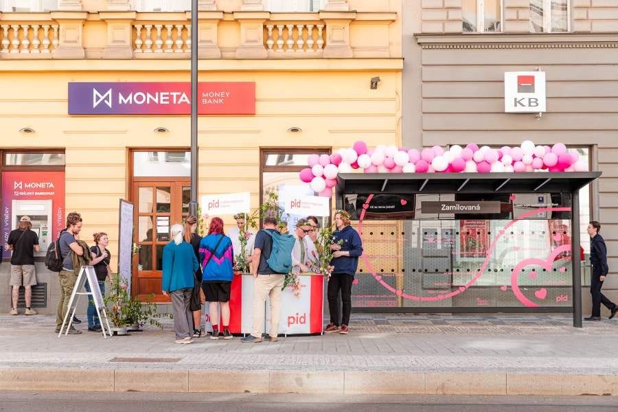 Zamilovaná zastávka Anděl ožije před 1. májem: lidé zde mohou zanechat své vzkazy