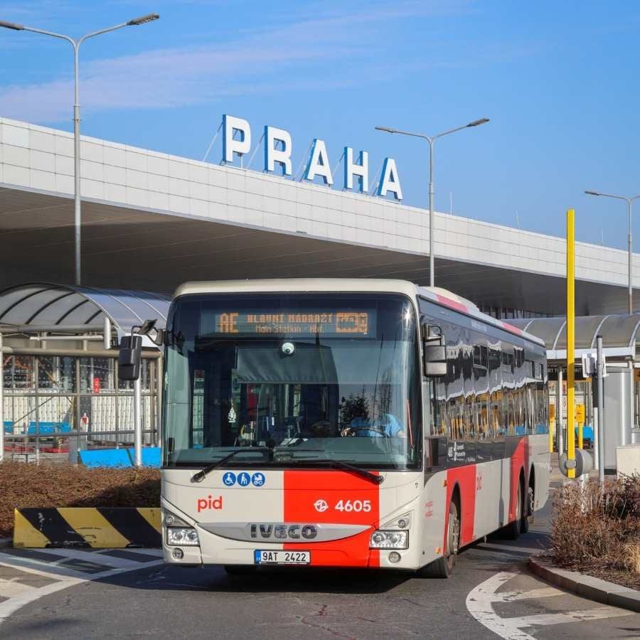 Airport Express bude jezdit častěji, nově i v noci přes Náměstí Republiky