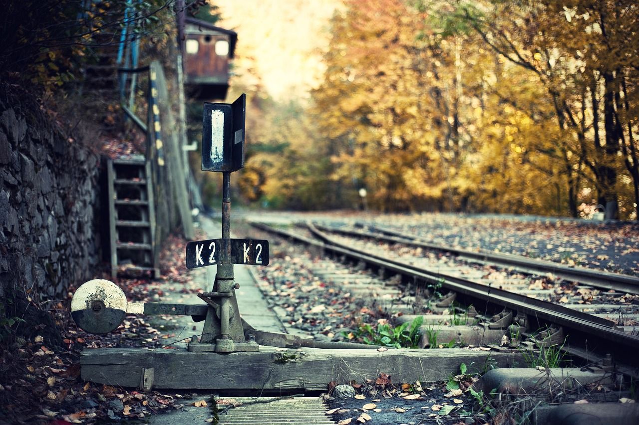 Krádež kabelů v Bubnech: Vlaky jezdí odklonem