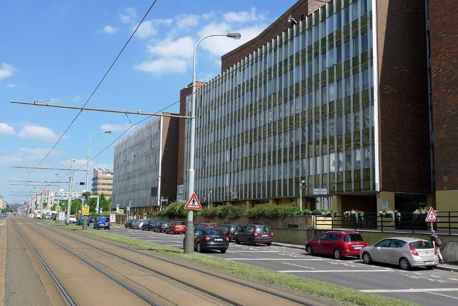 Praha 10 prodává bývalou radnici Vlasta a kulturní dům Eden za 1,117 miliardy korun. Výnos půjde na nové sídlo úřadu