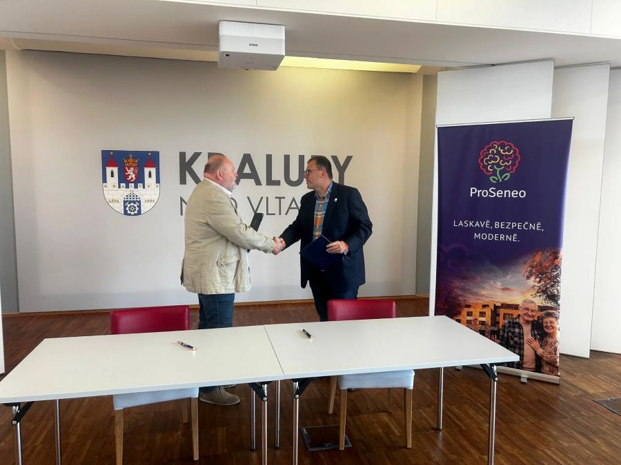 Kralupy nad Vltavou podepsaly smlouvu pro domov seniorů a polikliniku v Mikovicích, projekt vstupuje do další fáze
