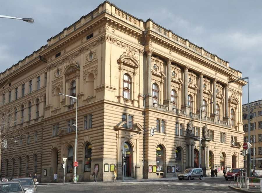 Národní dům na Vinohradech byl vydražen za 399 milionů korun