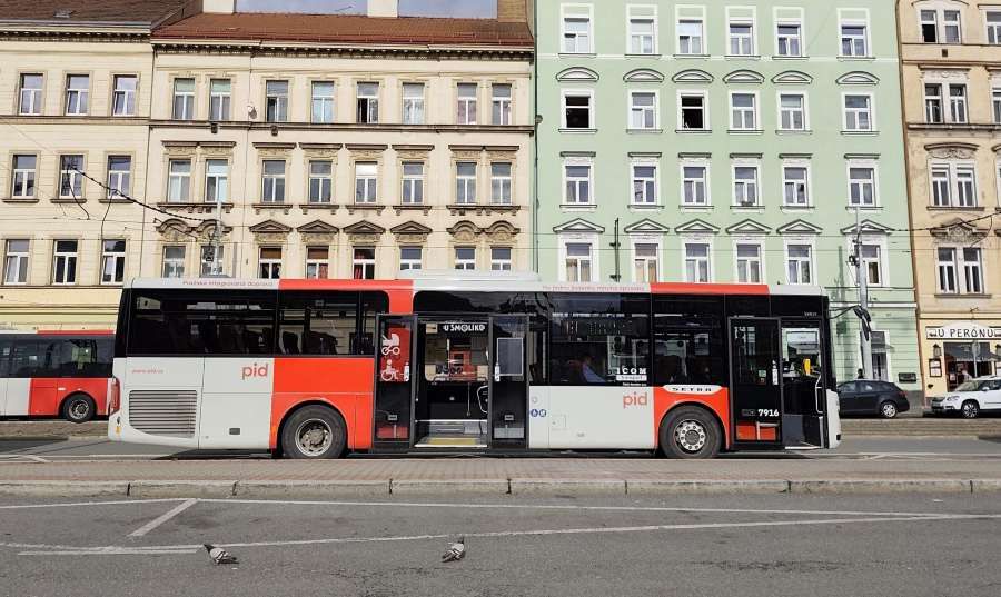 Nástup všemi dveřmi se ve Středočeském kraji osvědčil. Od srpna se rozšíří na další autobusové linky
