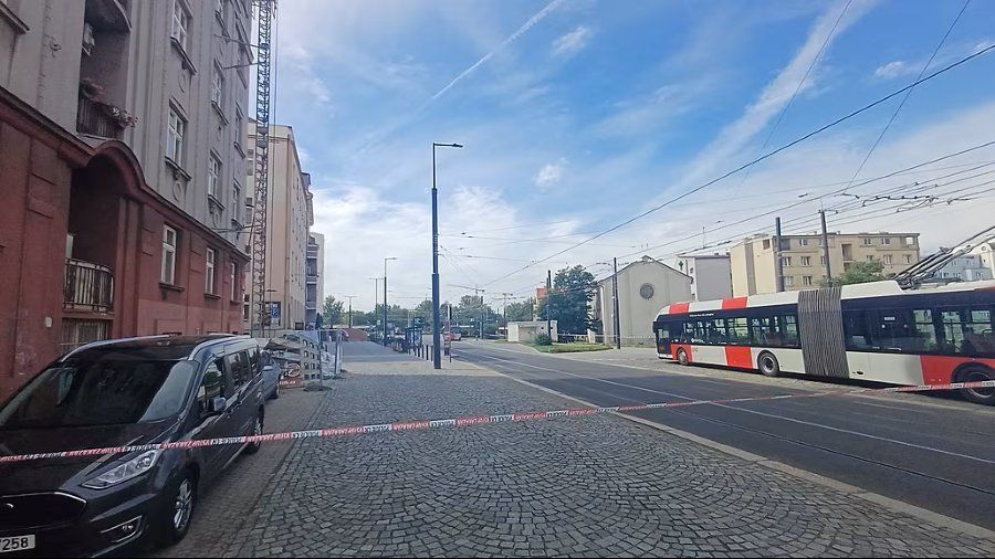 Palmovka: Policie zasahovala u muže se zbraní. Část ulice Na Žertvách byla krátce uzavřena