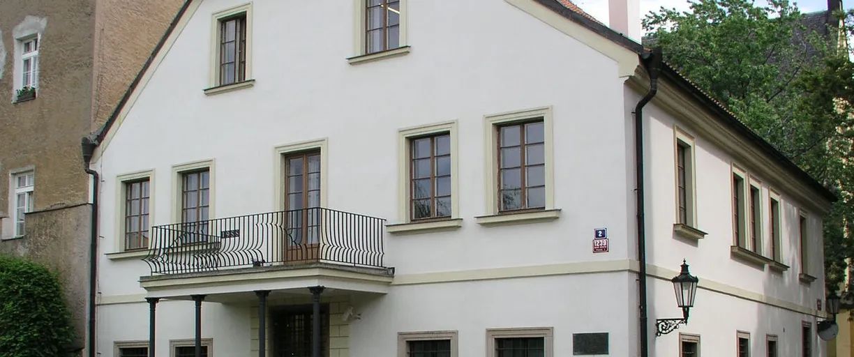 Poštovní muzeum se 11. června vrací do Vávrova mlýna, vystaví biedermeier a telefon z Konopiště