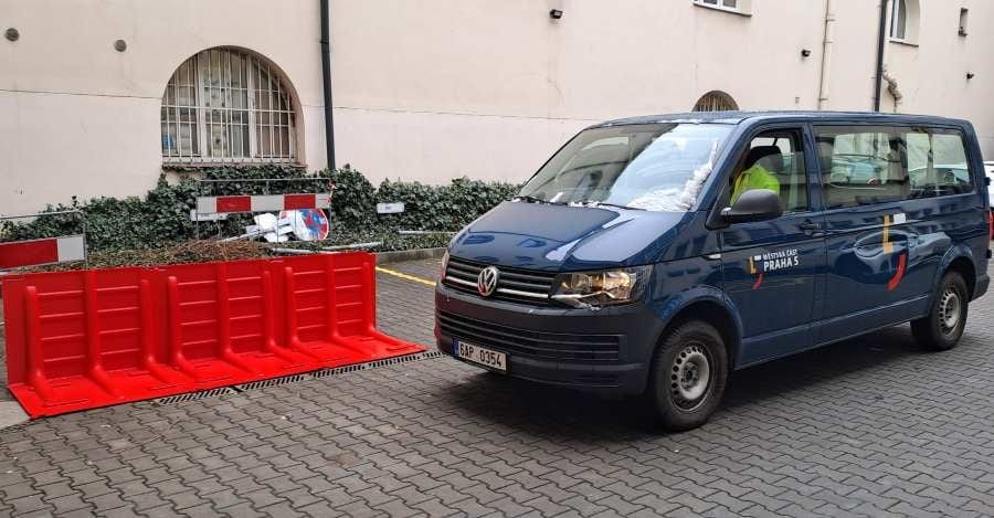 Praha 5 má připravené nové modernizované protipovodňové zábrany místo pytlů s pískem