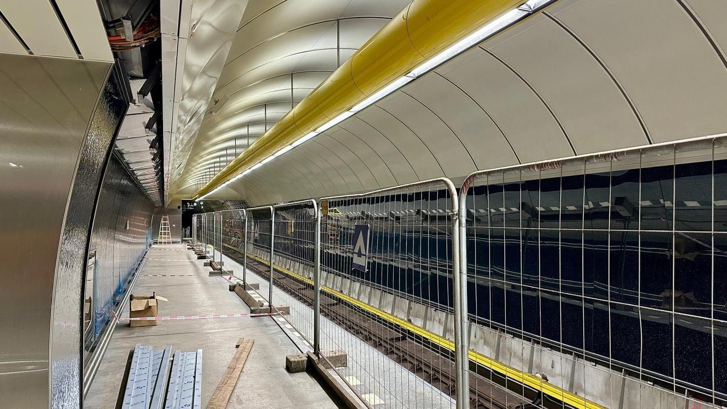 Stanice metra Českomoravská se má znovu otevřít 20. března