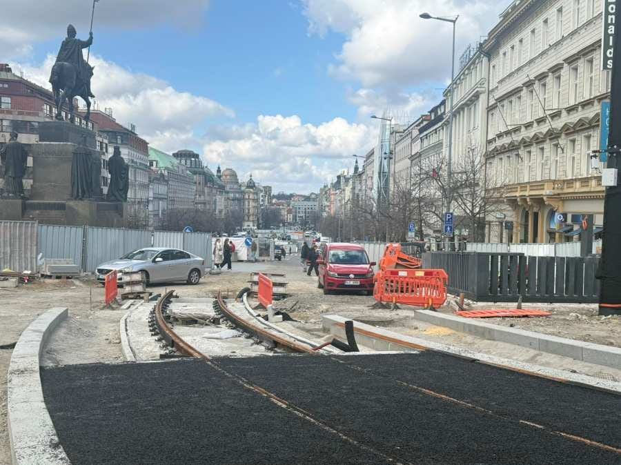 Tramvajová trať na horním Václavském náměstí míří k otevření v roce 2027