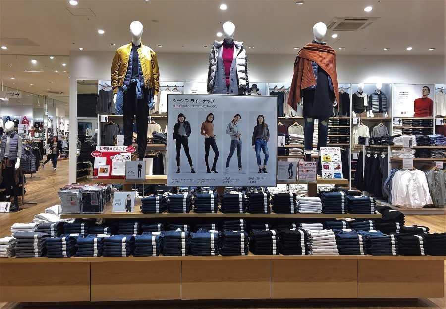 Uniqlo míří do Prahy: Japonský módní gigant hledá místo pro svou první prodejnu