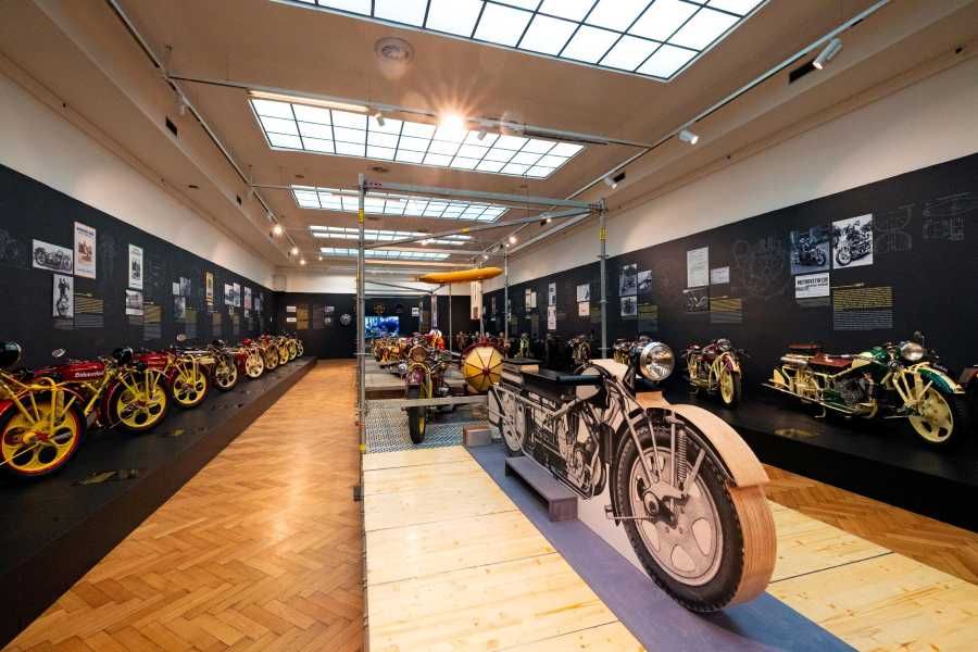 Výstava Čechie-Böhmerland v Praze připomíná 100 let legendárních motocyklů