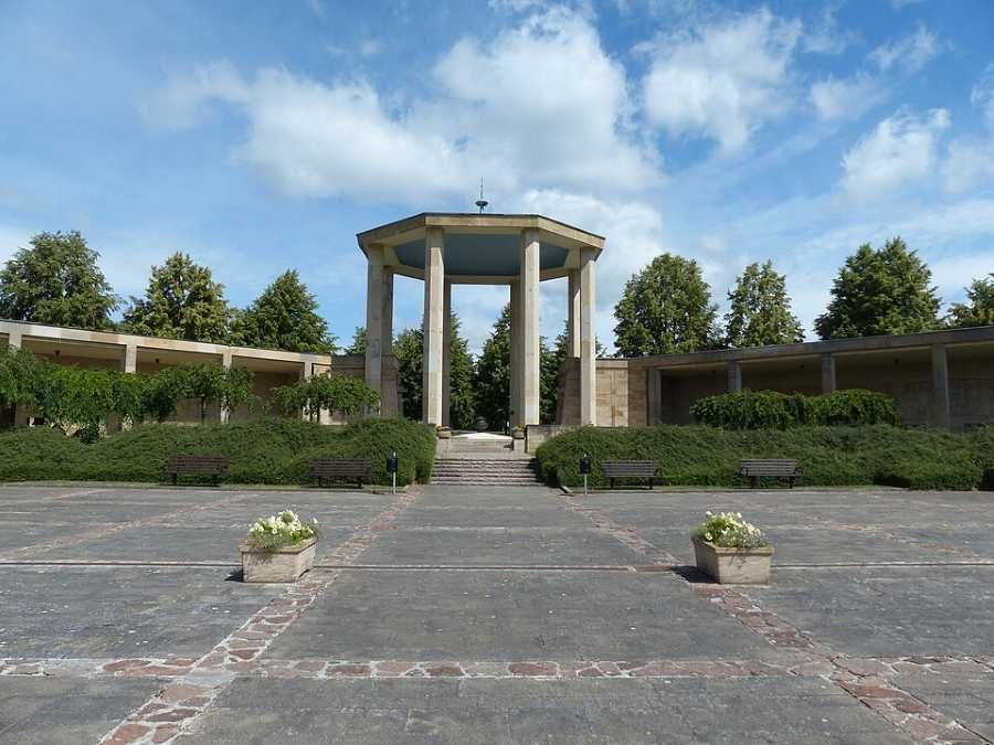 Lidice obdrží umělecký dar za 10,5 milionu korun: 65 děl od turkicky mluvících autorů