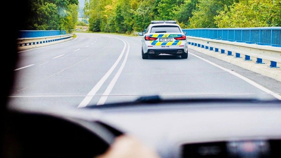 Na Náchodsku zastavili řidiče se zákazem řízení. Nadýchal přes 2,5 promile