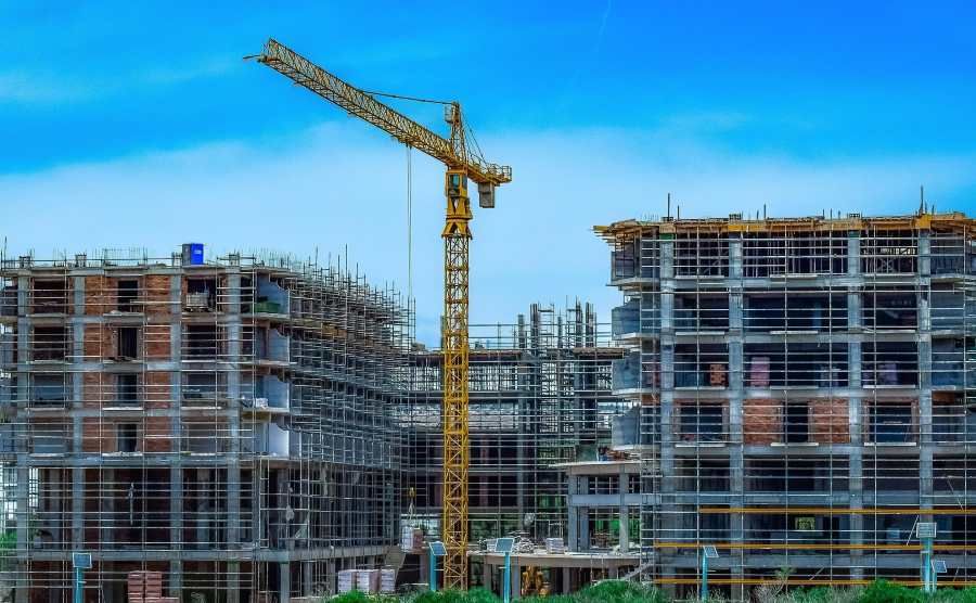 Praha může pojmout dalších 400 tisíc obyvatel, brzdí ji přeregulace