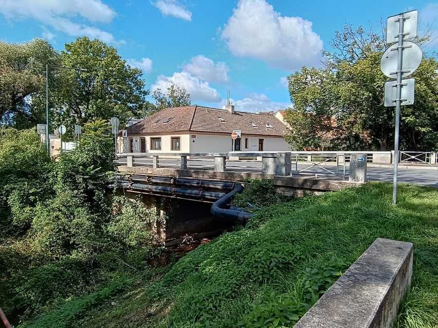 Rekonstrukce mostů uzavře část centra Nymburka do listopadu