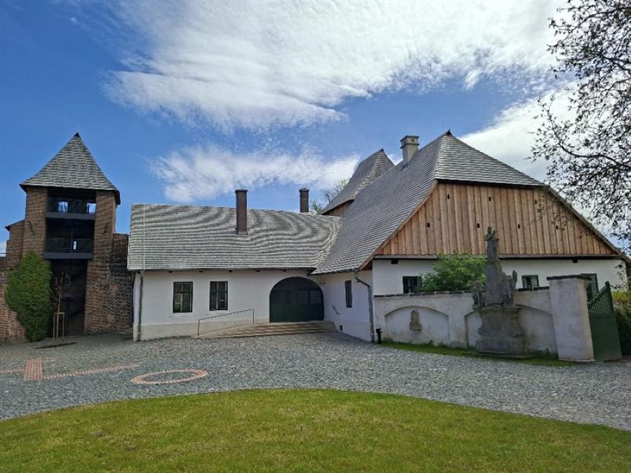 Staré děkanství v Nymburce se po rekonstrukci otevře veřejnosti. Nabídne infocentrum, kavárnu i historické sklepy